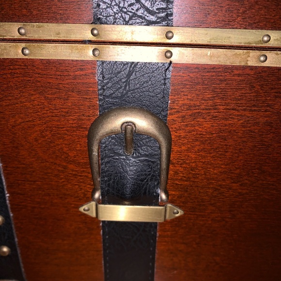 Bombay Co Trunk Style Jewelry Box - Picture 7 of 13